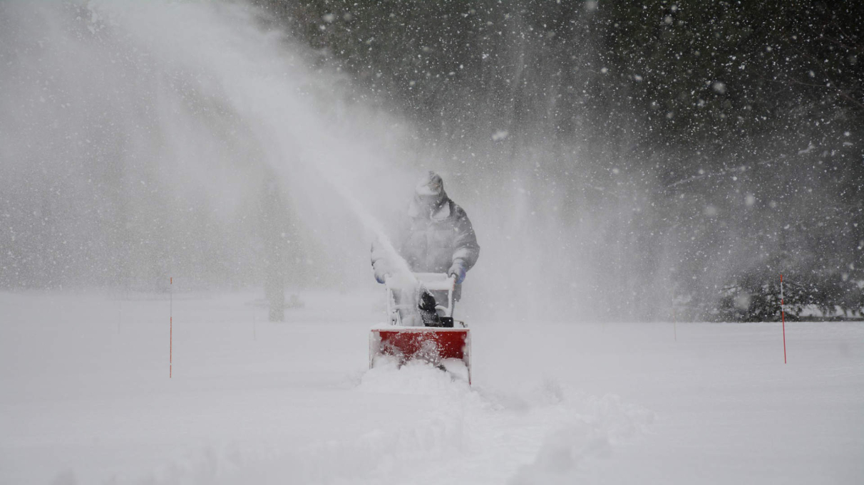 Sposoby na skuteczne odśnieżanie ogrodu, ulicy i terenu wokół domu